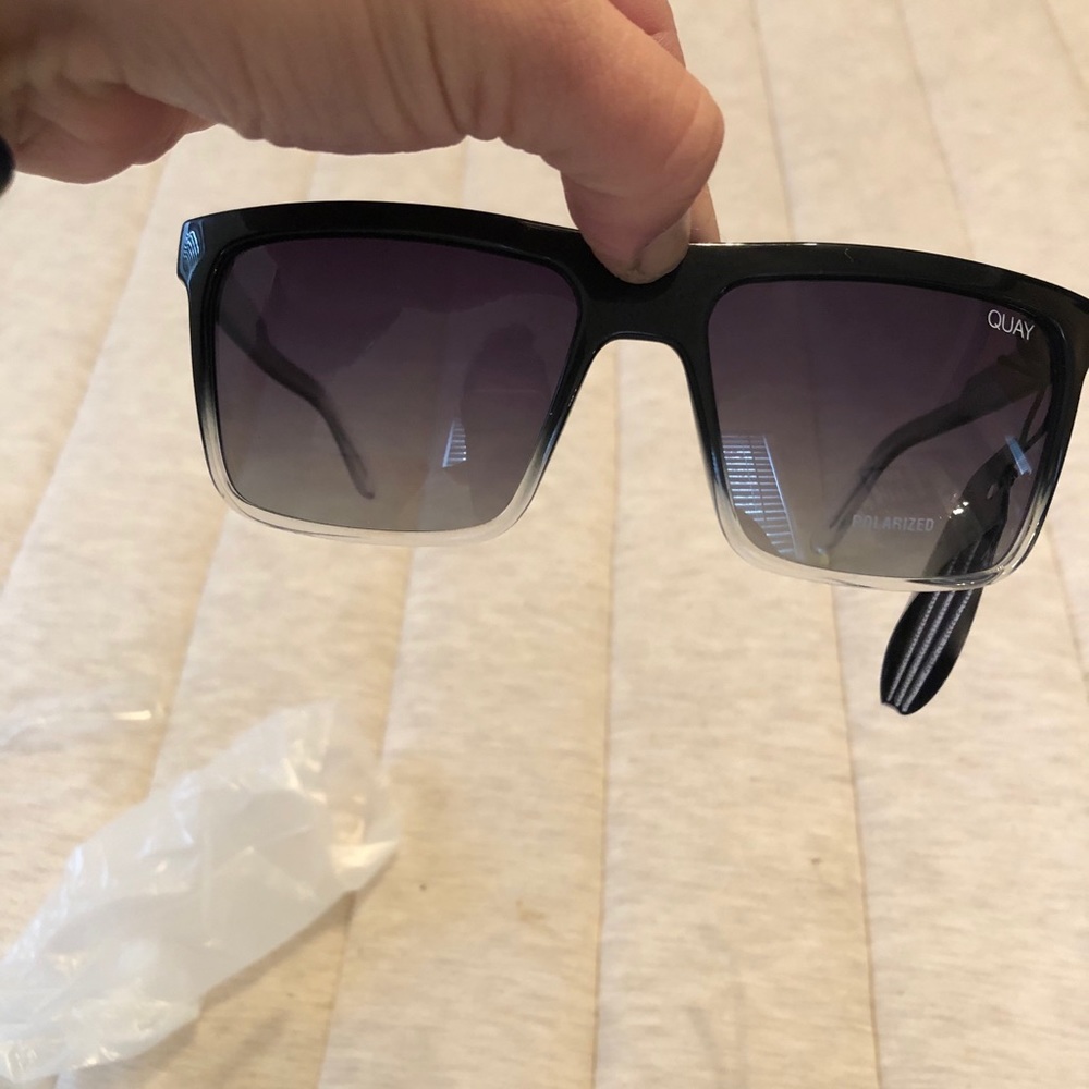 COPY - QUAY Let it Run sun glasses